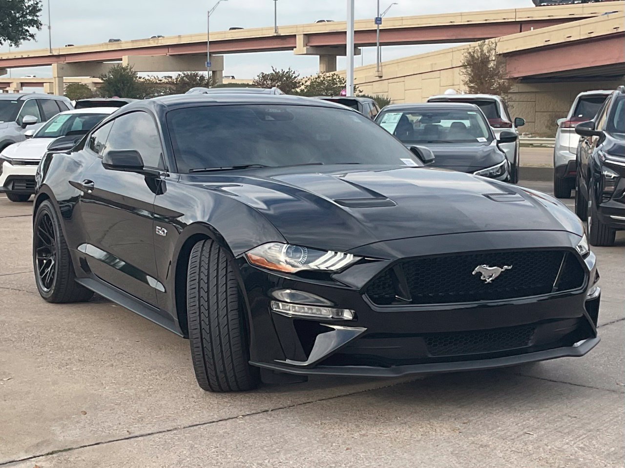 Used 2022 Ford Mustang GT Premium RWD image 3