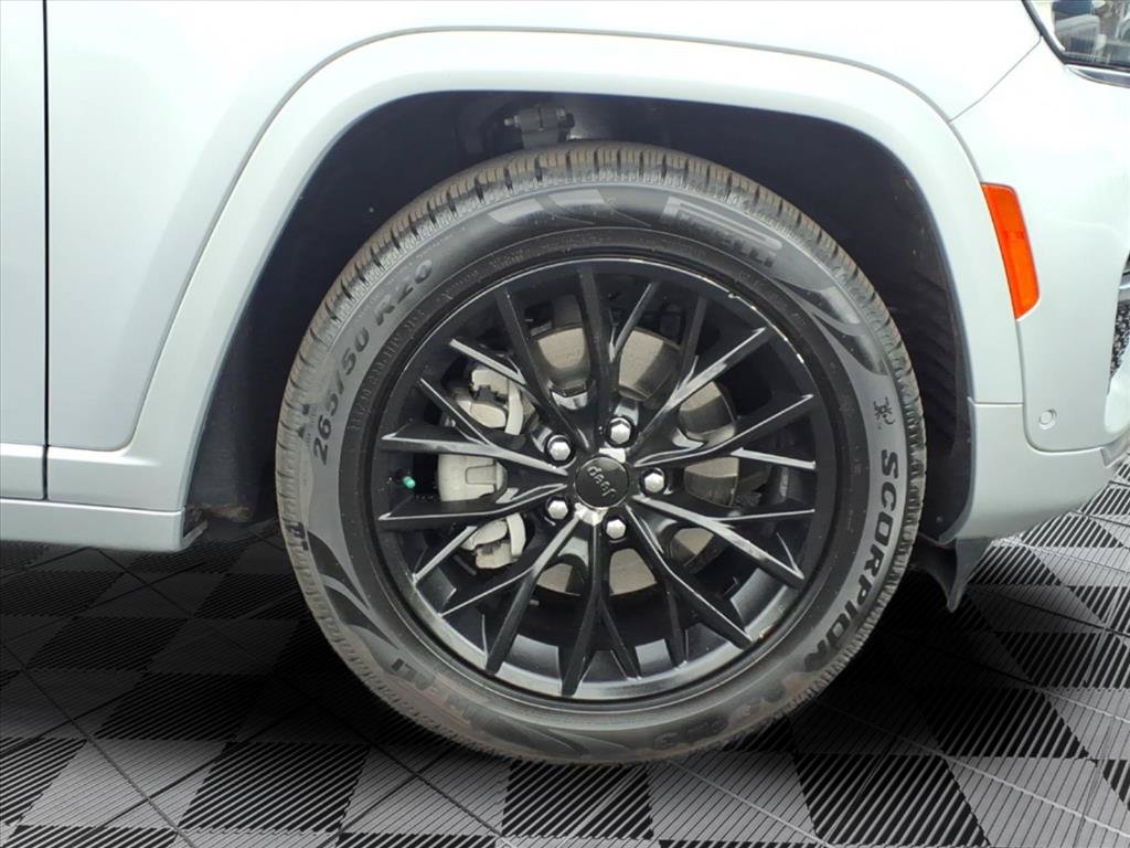 Used 2022 Jeep Grand Cherokee Summit w/ Luxury Tech Group V AWD/4WD image 29