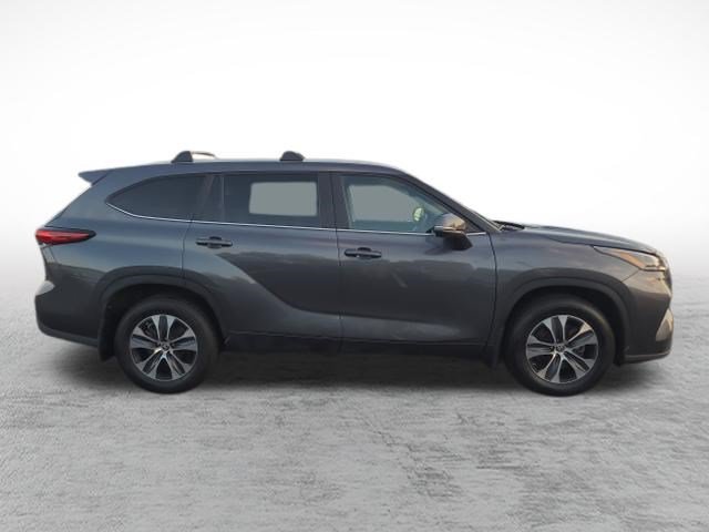 Used 2023 Toyota Highlander XLE AWD/4WD image 4