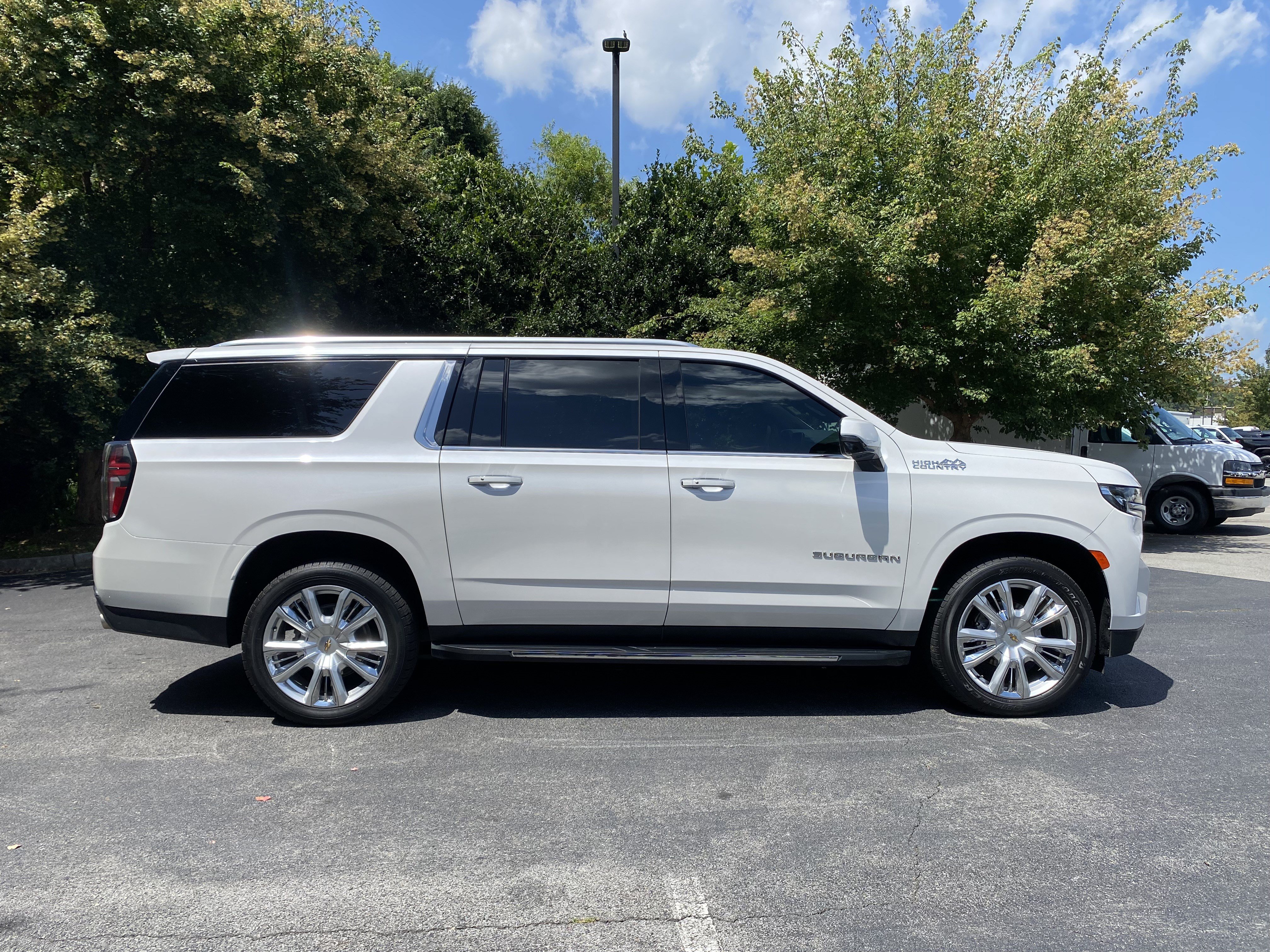 Used 2023 Chevrolet Suburban High Country AWD/4WD image 10