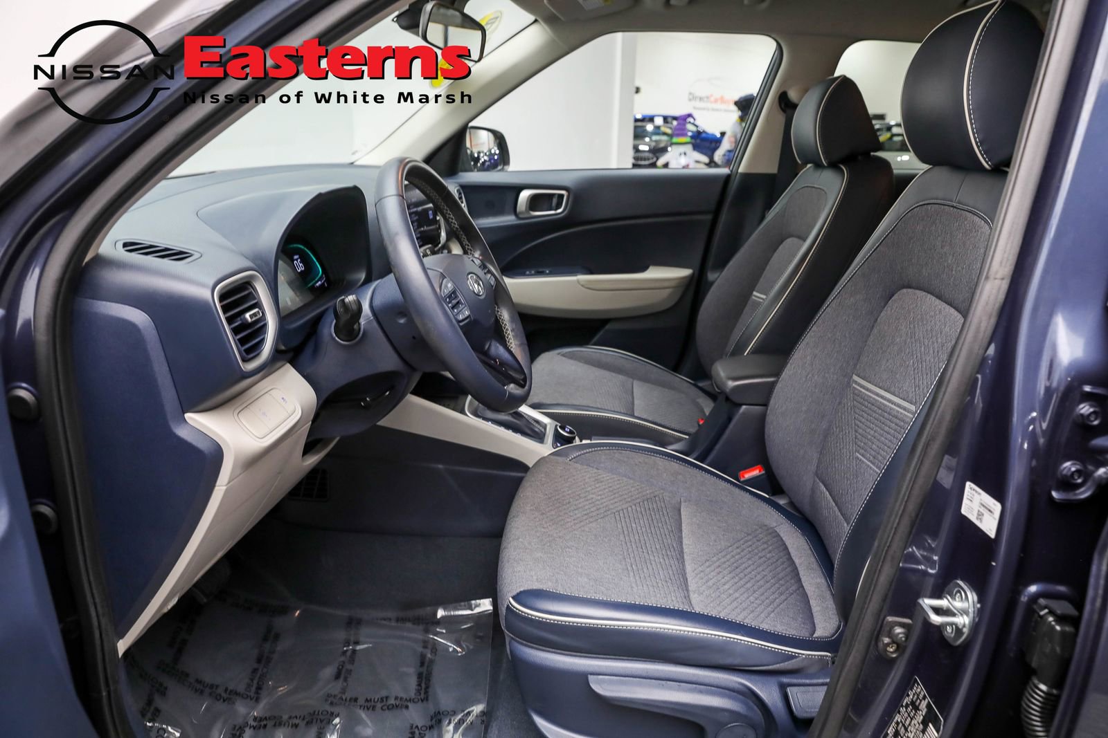 Used 2023 Hyundai Venue Limited image 21