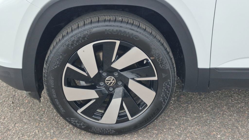 Used 2024 Volkswagen Atlas Cross Sport SE image 18