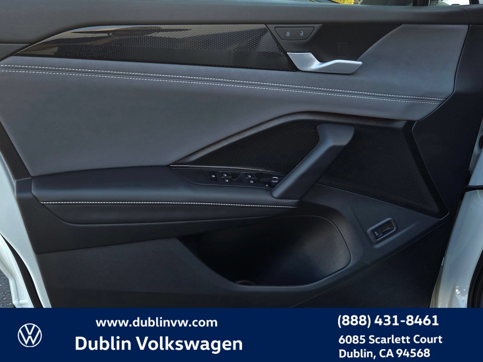Certified 2026 Volkswagen Tiguan SE FWD image 10