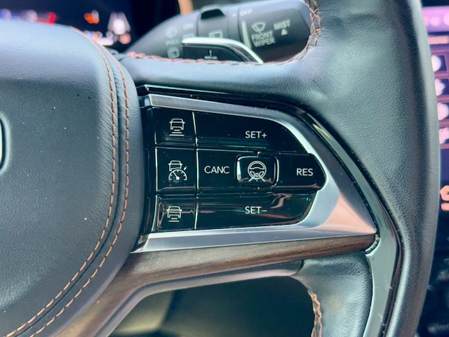 Used 2023 Jeep Grand Cherokee L Summit w/ Luxury Tech Group V AWD/4WD image 18