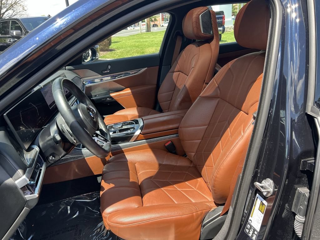 Used 2024 BMW 760i xDrive w/ Premium Package 2 AWD/4WD image 13