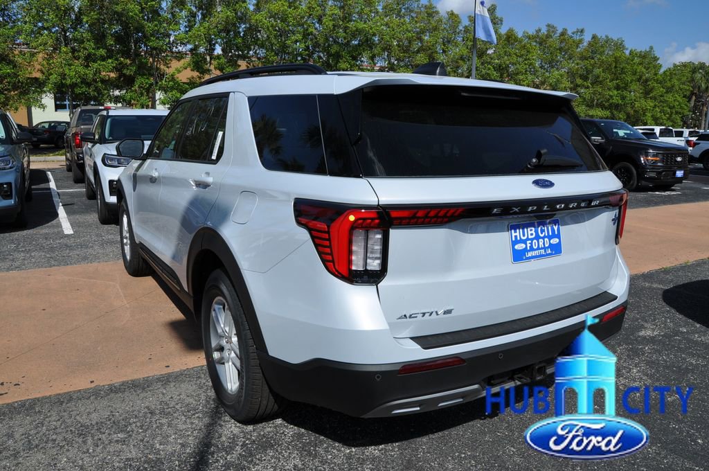 New 2026 Ford Explorer Active RWD image 3