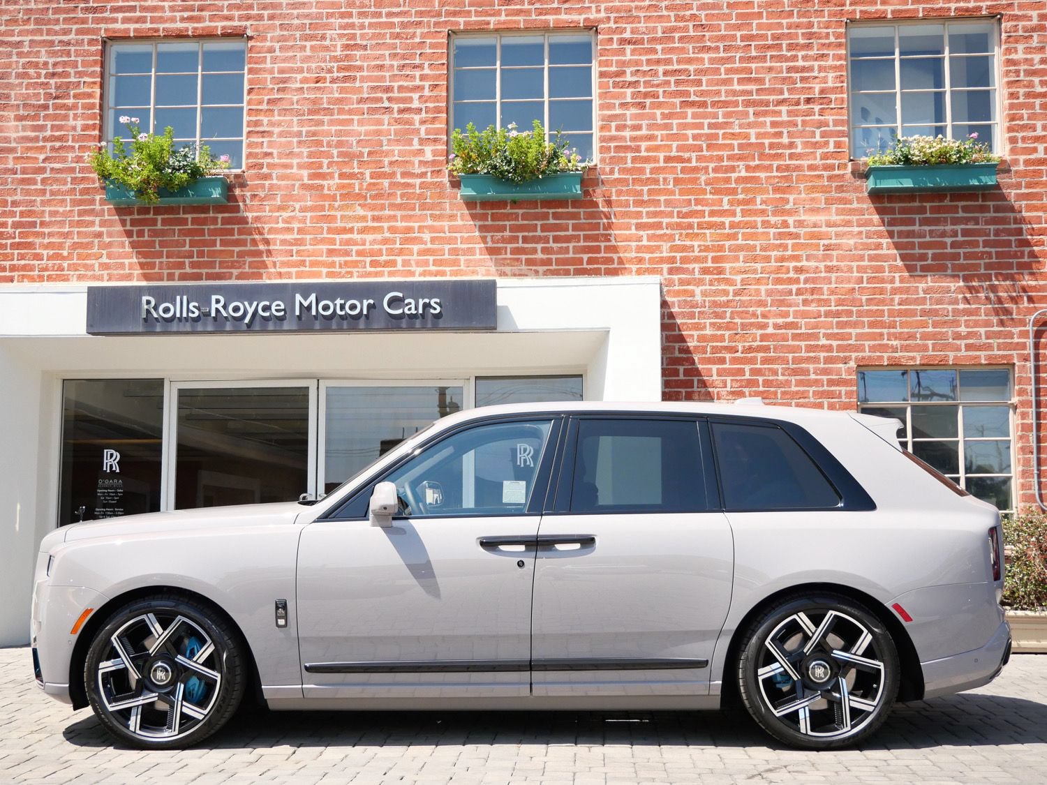 New 2027 Rolls-Royce Cullinan Black Badge AWD/4WD image 3