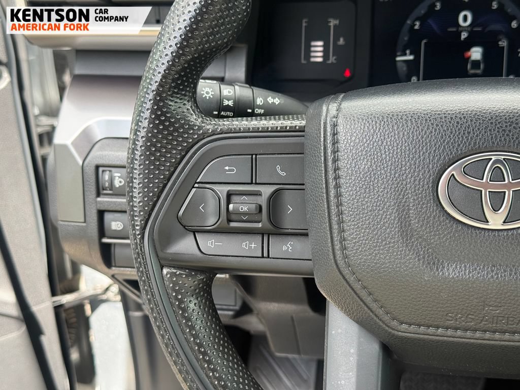 Used 2025 Toyota Tacoma SR5 AWD/4WD image 16