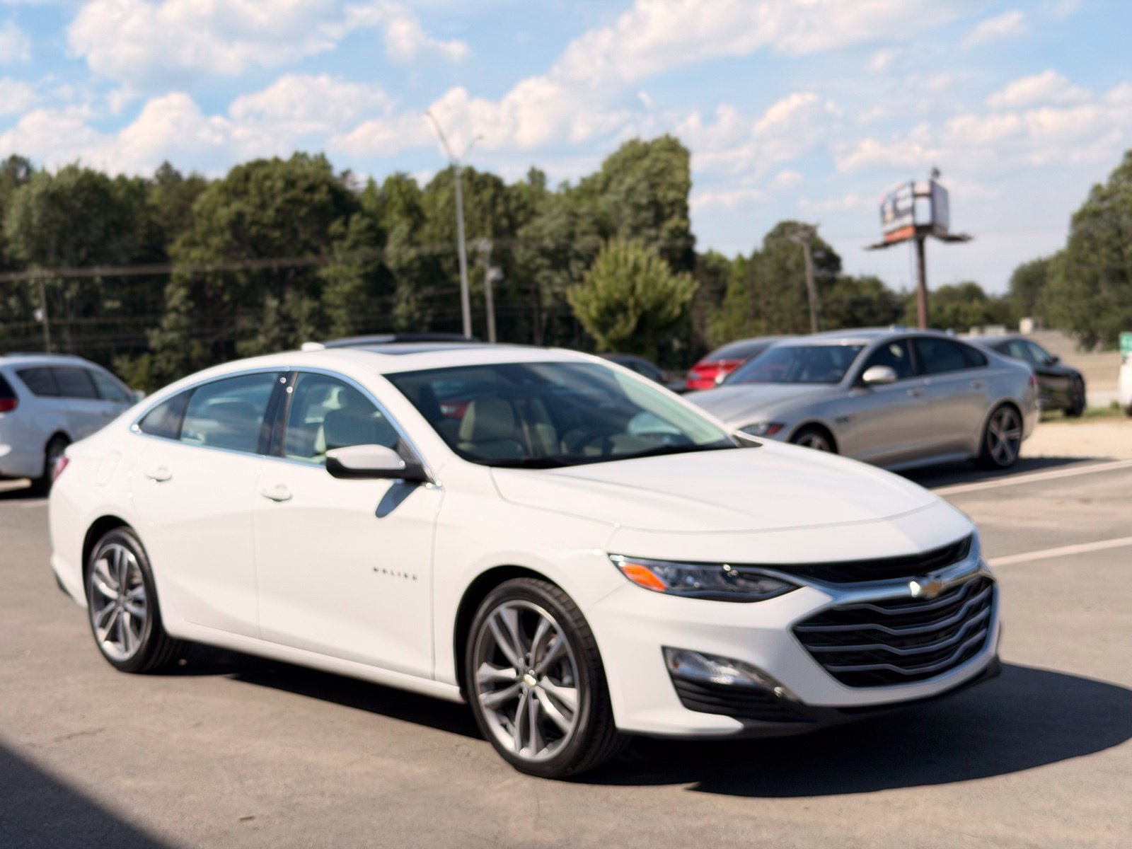 Used 2024 Chevrolet Malibu LT FWD image 4