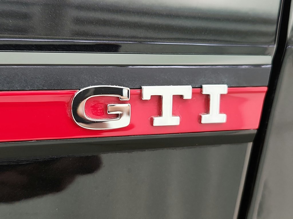 Used 2022 Volkswagen GTI SE FWD image 33