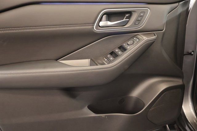 New 2026 Nissan Rogue Platinum image 9