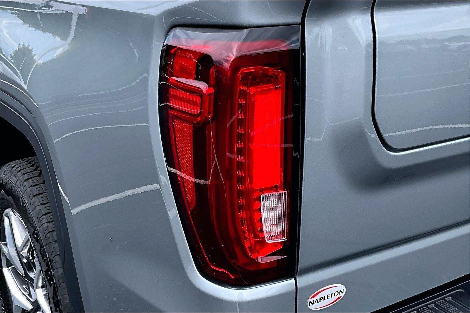 Used 2024 GMC Sierra 1500 SLT w/ SLT Convenience Package AWD/4WD image 31