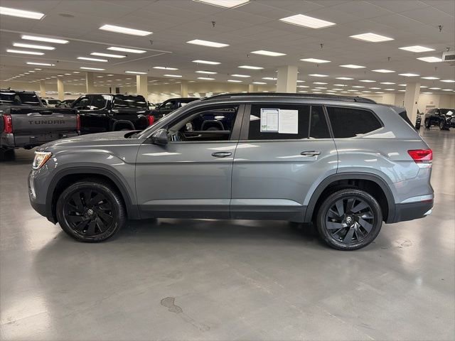 Used 2024 Volkswagen Atlas SE w/ Black Wheel Package AWD/4WD image 4