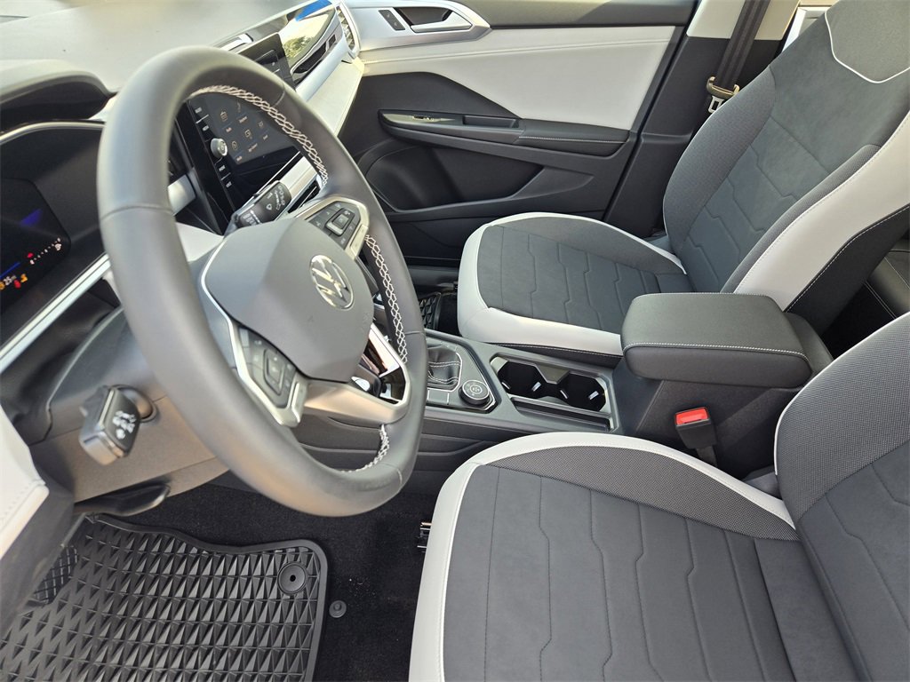 New 2025 Volkswagen Taos SE image 11