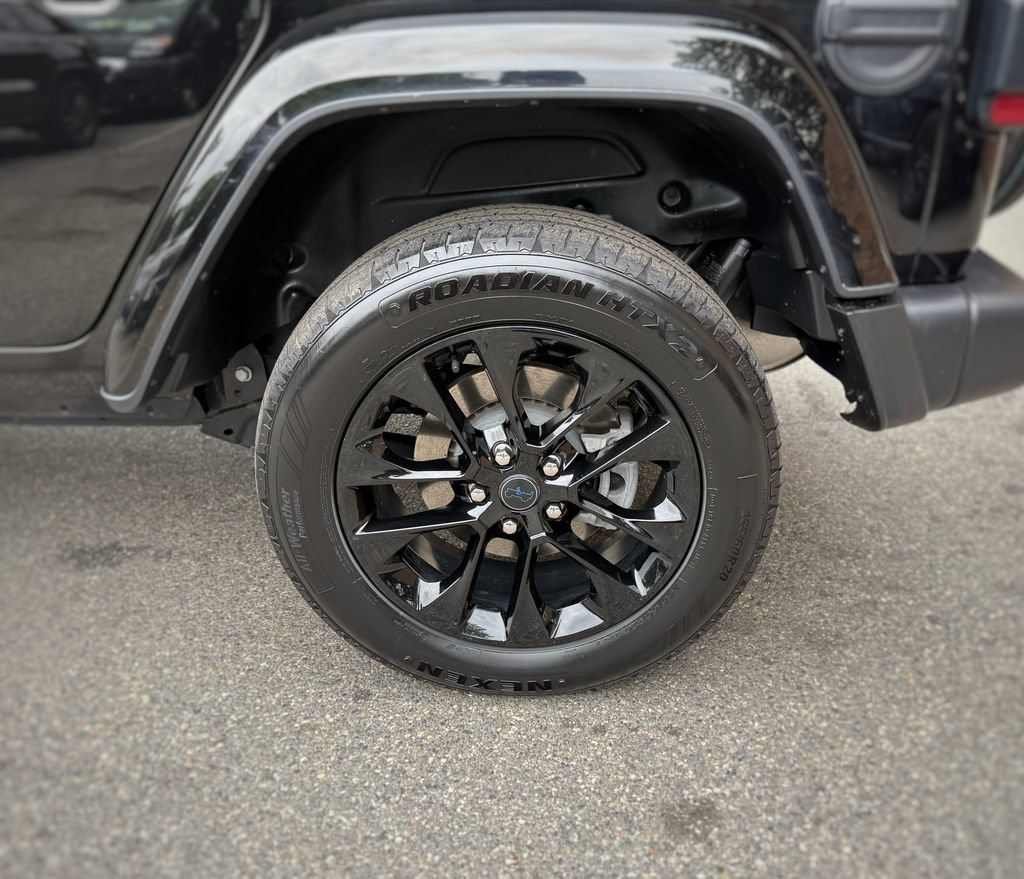Used 2024 Jeep Wrangler Unlimited Sahara AWD/4WD image 16