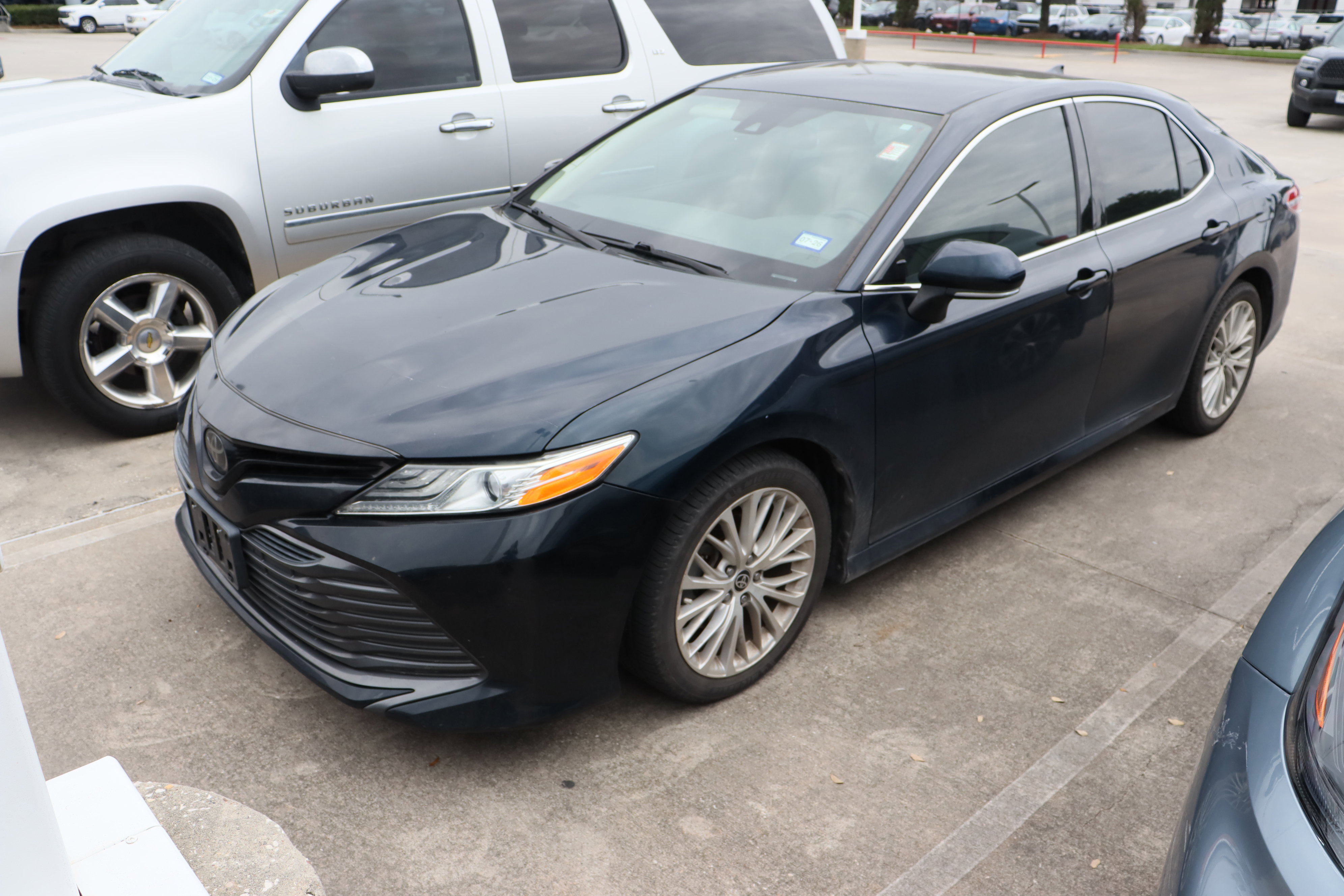 Used 2020 Toyota Camry XLE image 4
