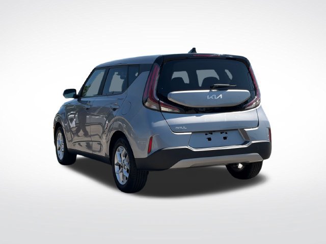 Certified 2023 Kia Soul LX w/ LX Technology Package FWD image 17