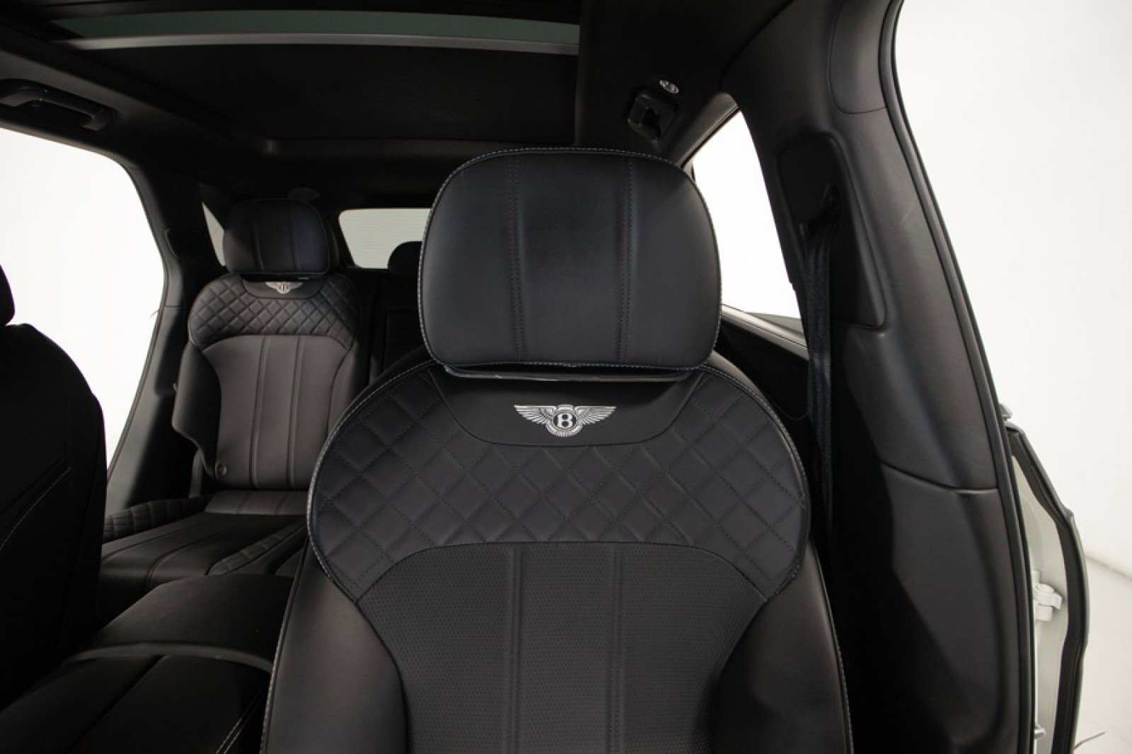 Used 2017 Bentley Bentayga image 21