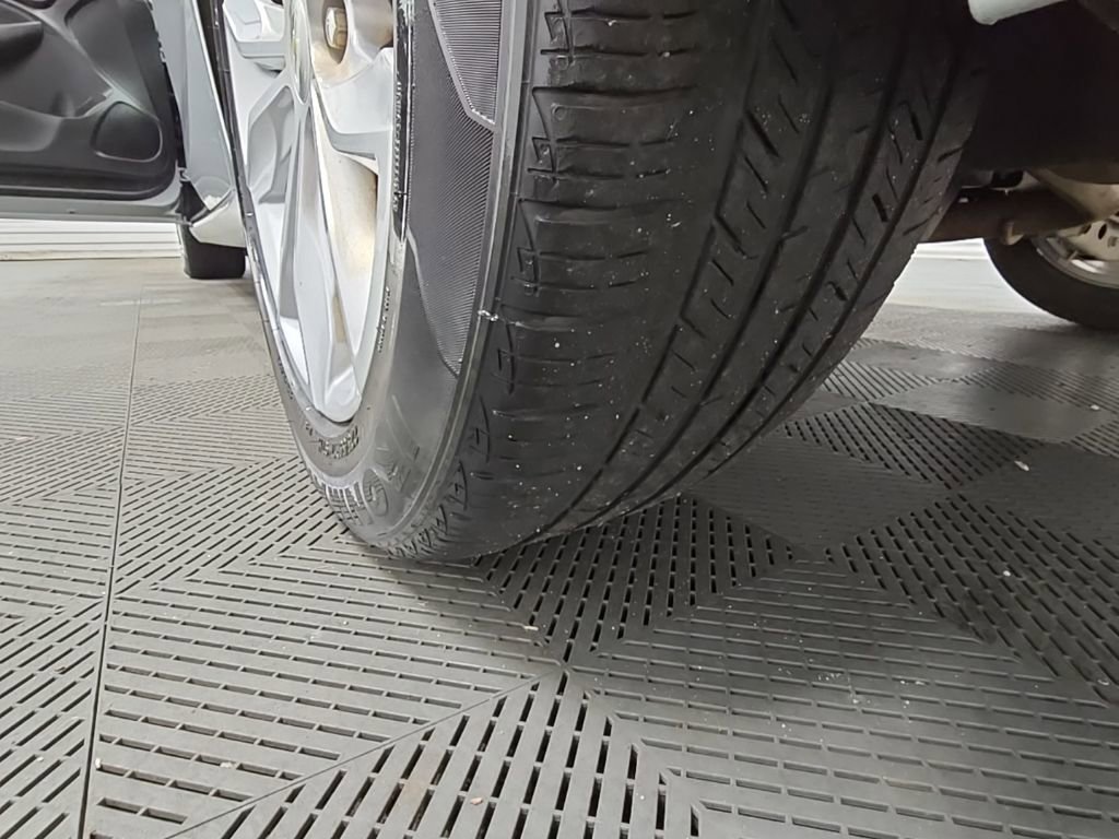 Used 2020 Chevrolet Malibu LT FWD image 40