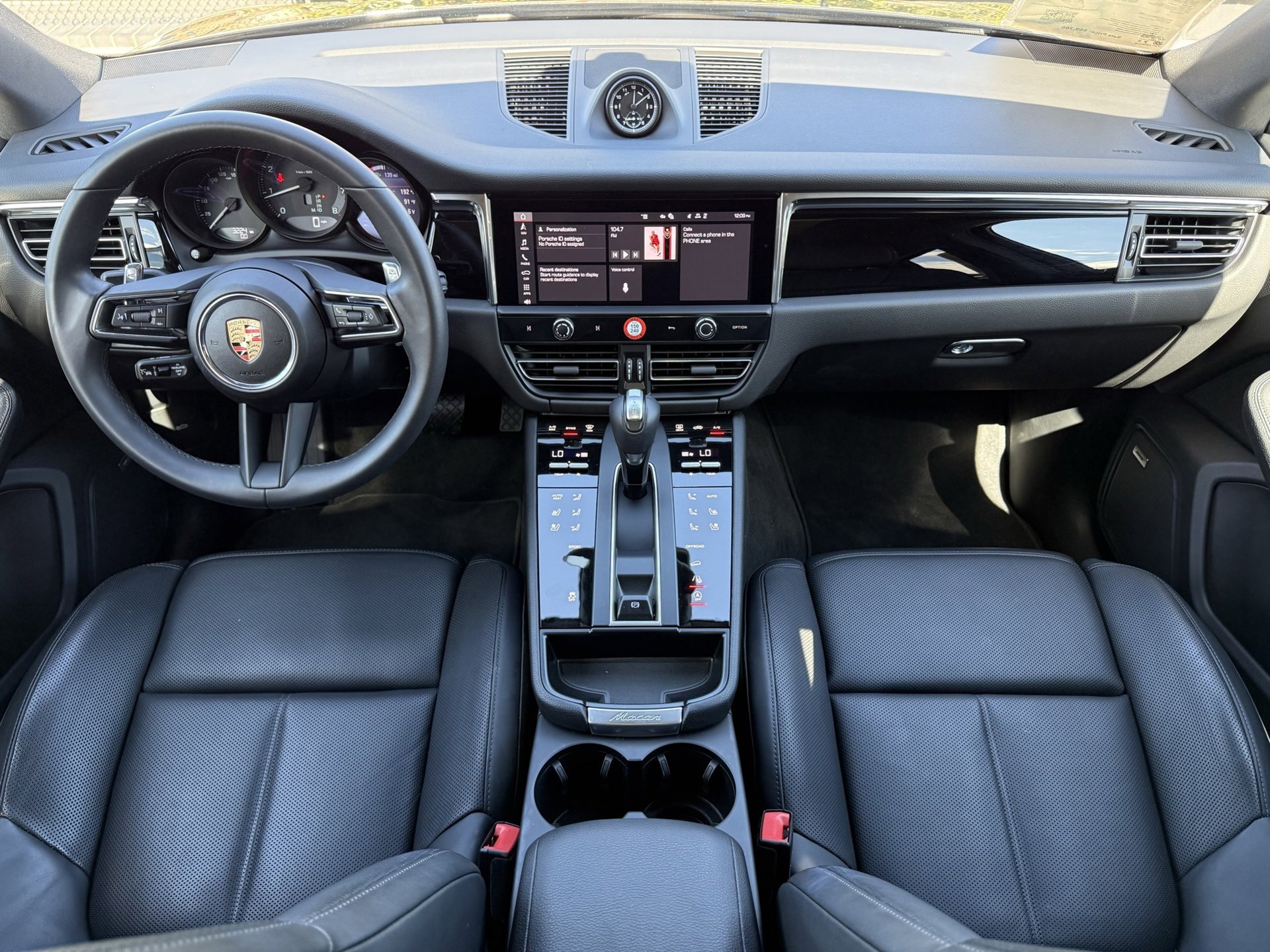 Used 2025 Porsche Macan image 14