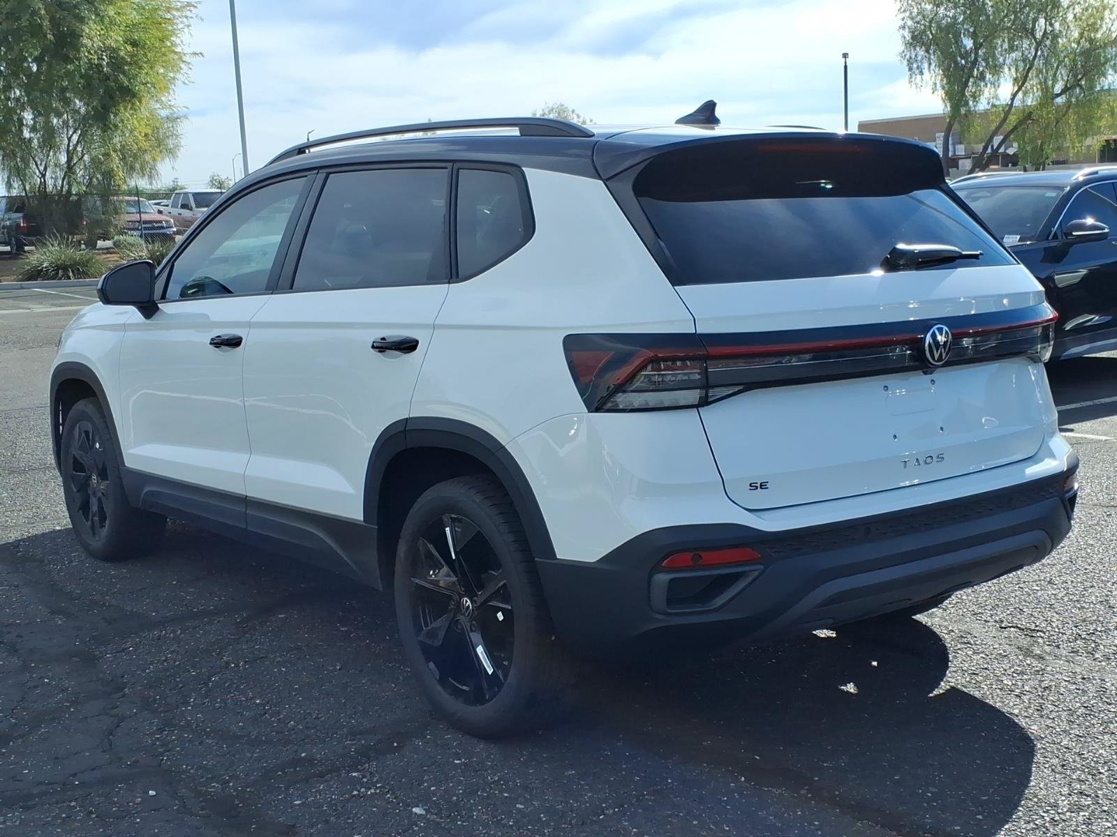 New 2026 Volkswagen Taos SE FWD image 2