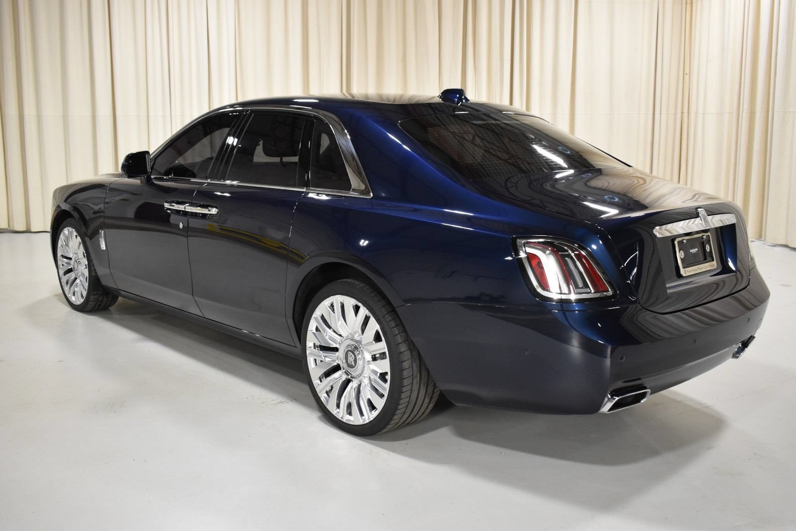 Certified 2025 Rolls-Royce Ghost AWD/4WD image 9