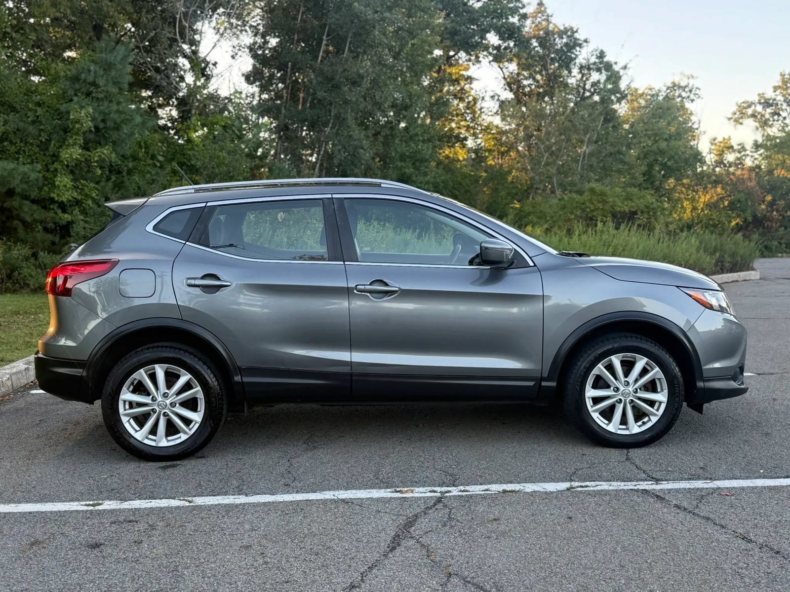 Used 2018 Nissan Rogue Sport SV AWD/4WD image 4