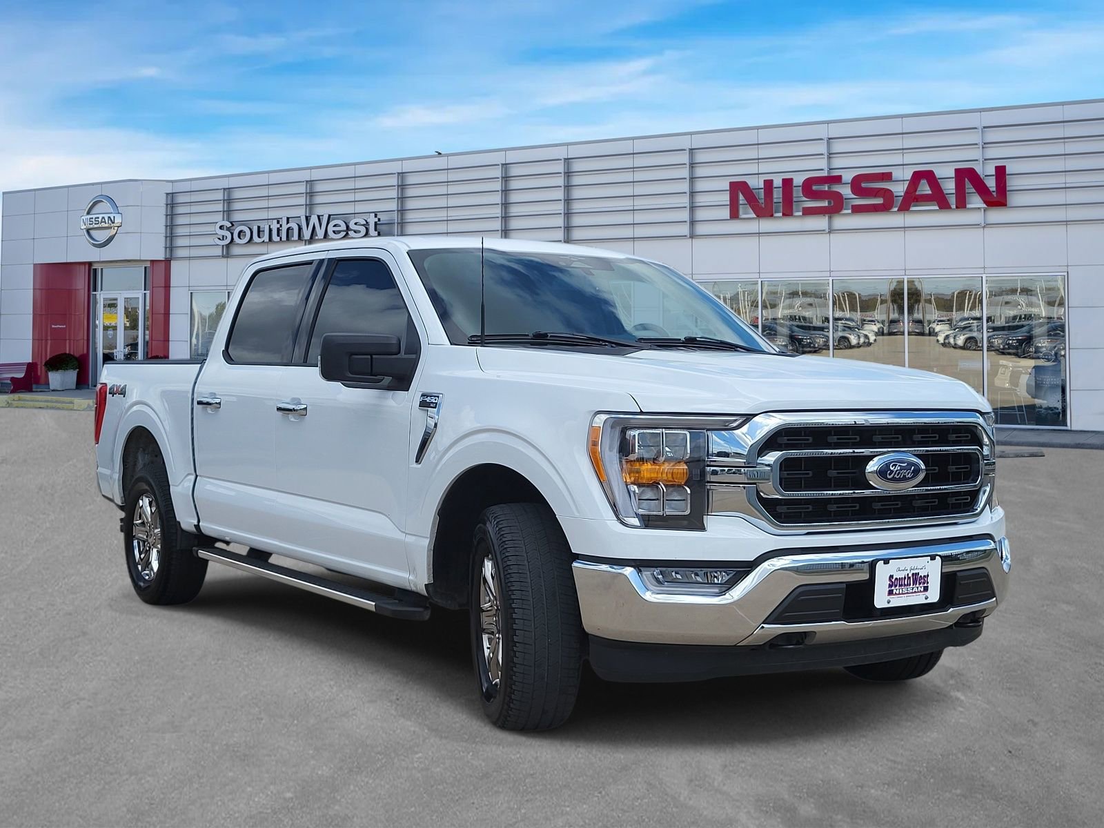 Used 2023 Ford F150 XLT w/ Equipment Group 302A High AWD/4WD image 4