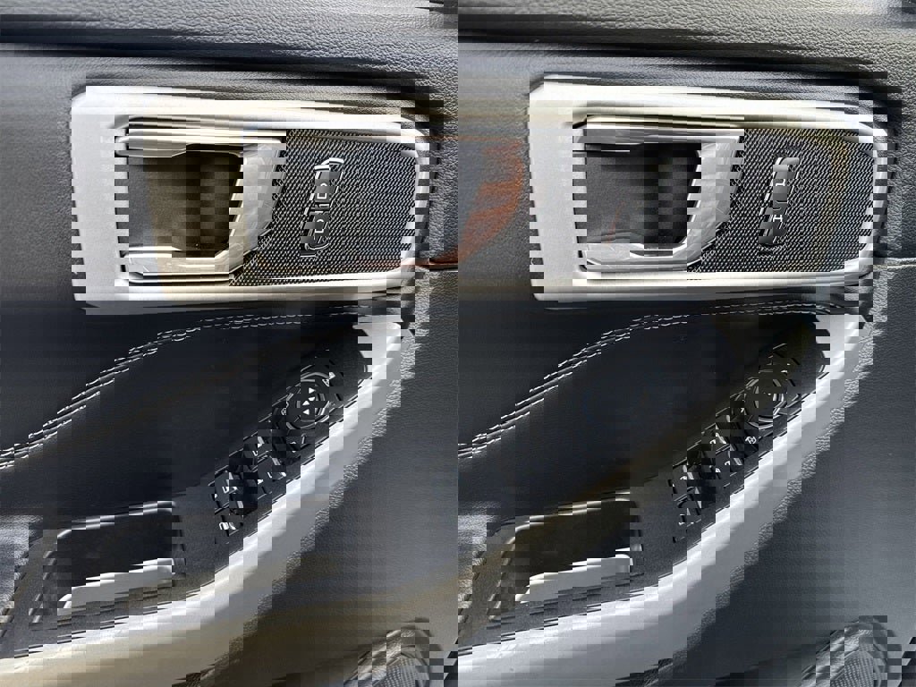 Used 2022 Ford Explorer XLT w/ Equipment Group 202A image 15