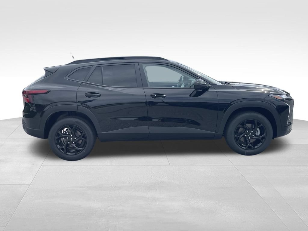 New 2026 Chevrolet Trax LT w/ Sunroof Package FWD image 2