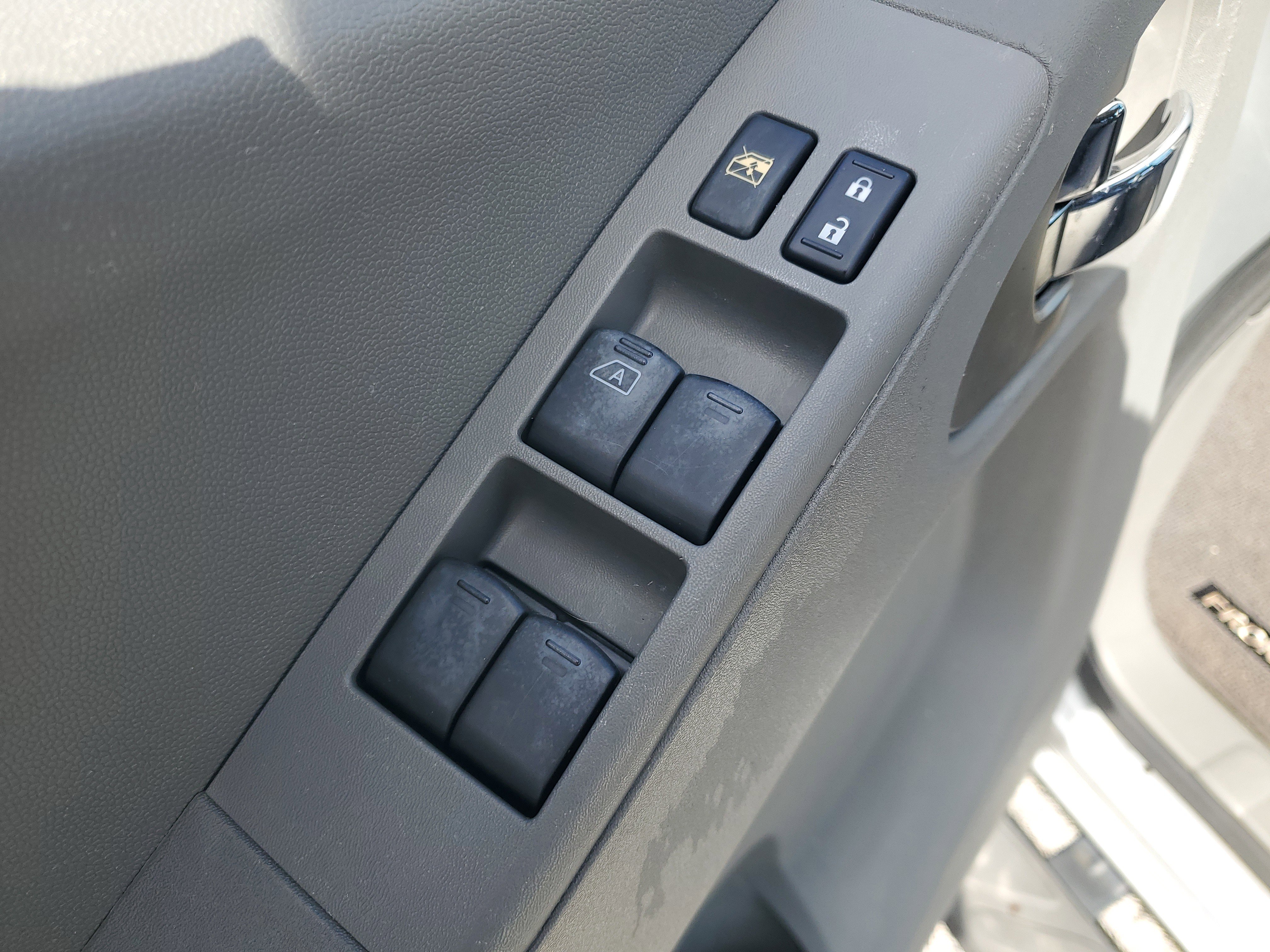 Used 2016 Nissan Frontier SV w/ SV Value Truck Package image 10