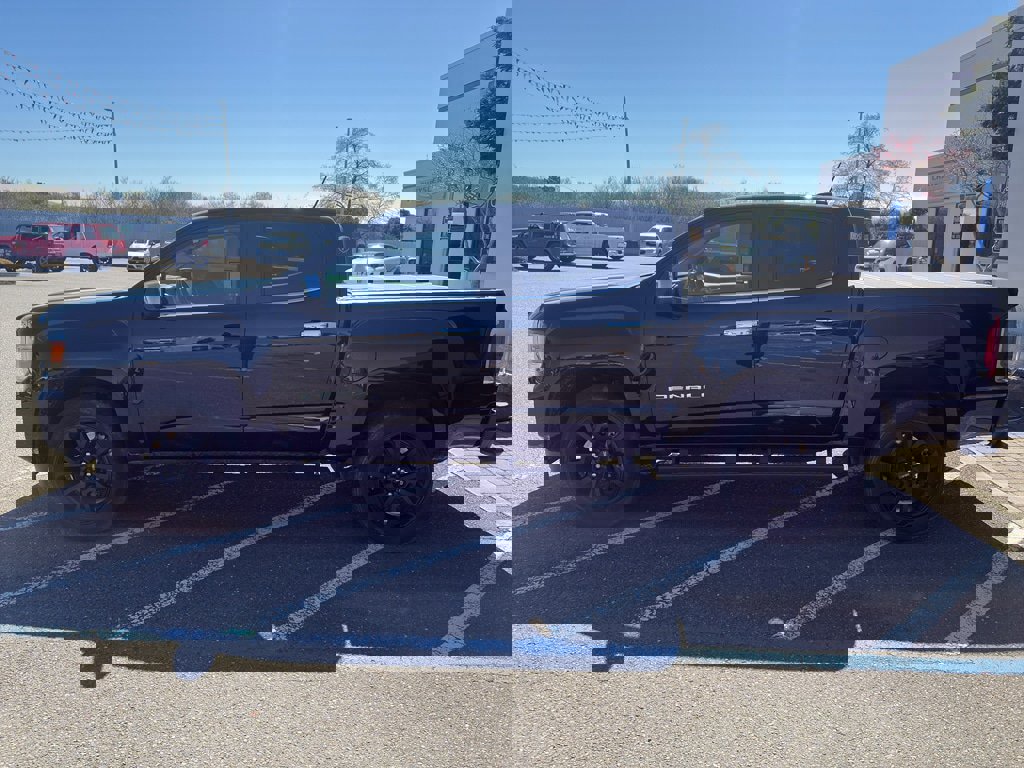 Used 2022 GMC Canyon Denali w/ Denali Black Edition Package image 4