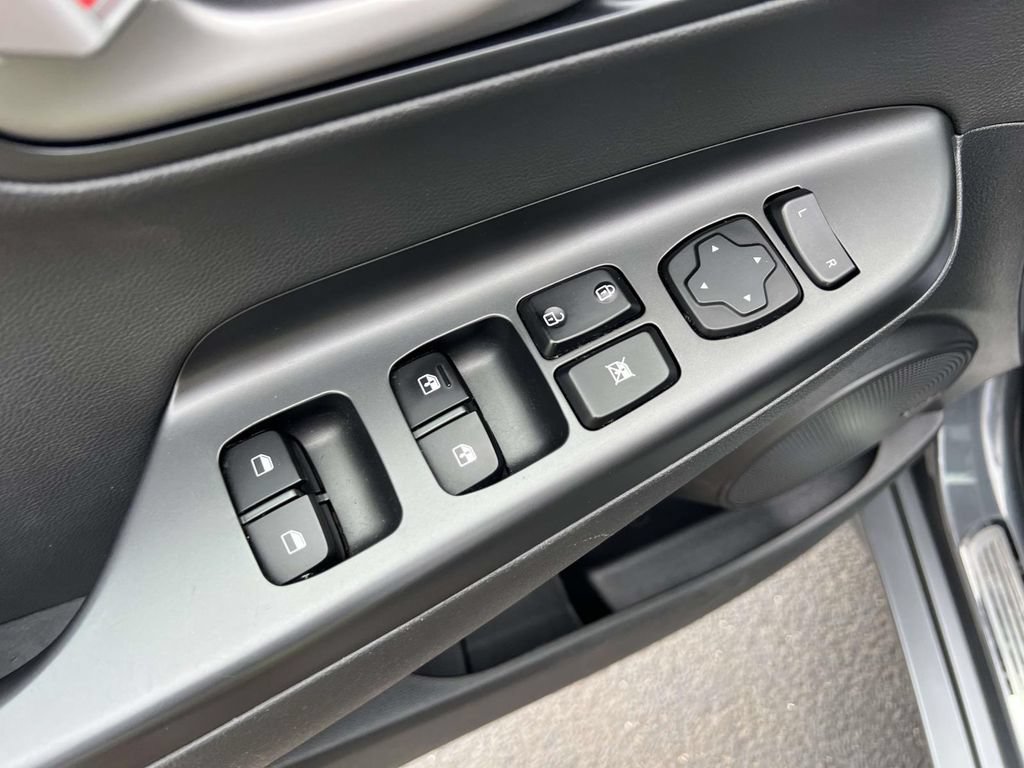 Used 2018 Hyundai Kona Ultimate AWD/4WD image 17