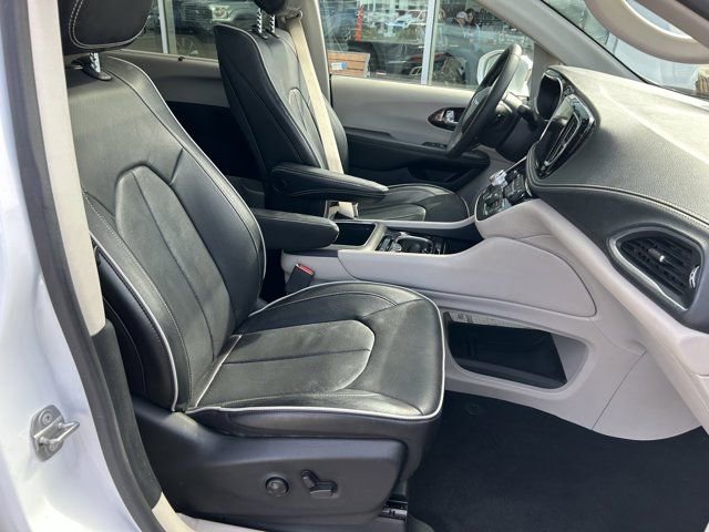 Used 2022 Chrysler Pacifica Limited w/ Uconnect Theater Family Group AWD/4WD image 26