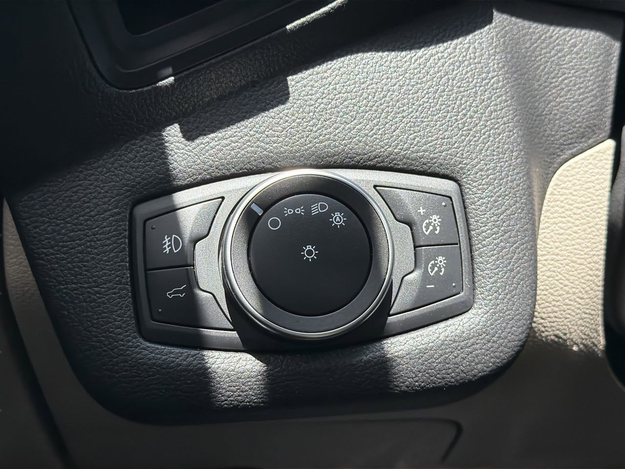Used 2019 Ford Escape SEL FWD image 26