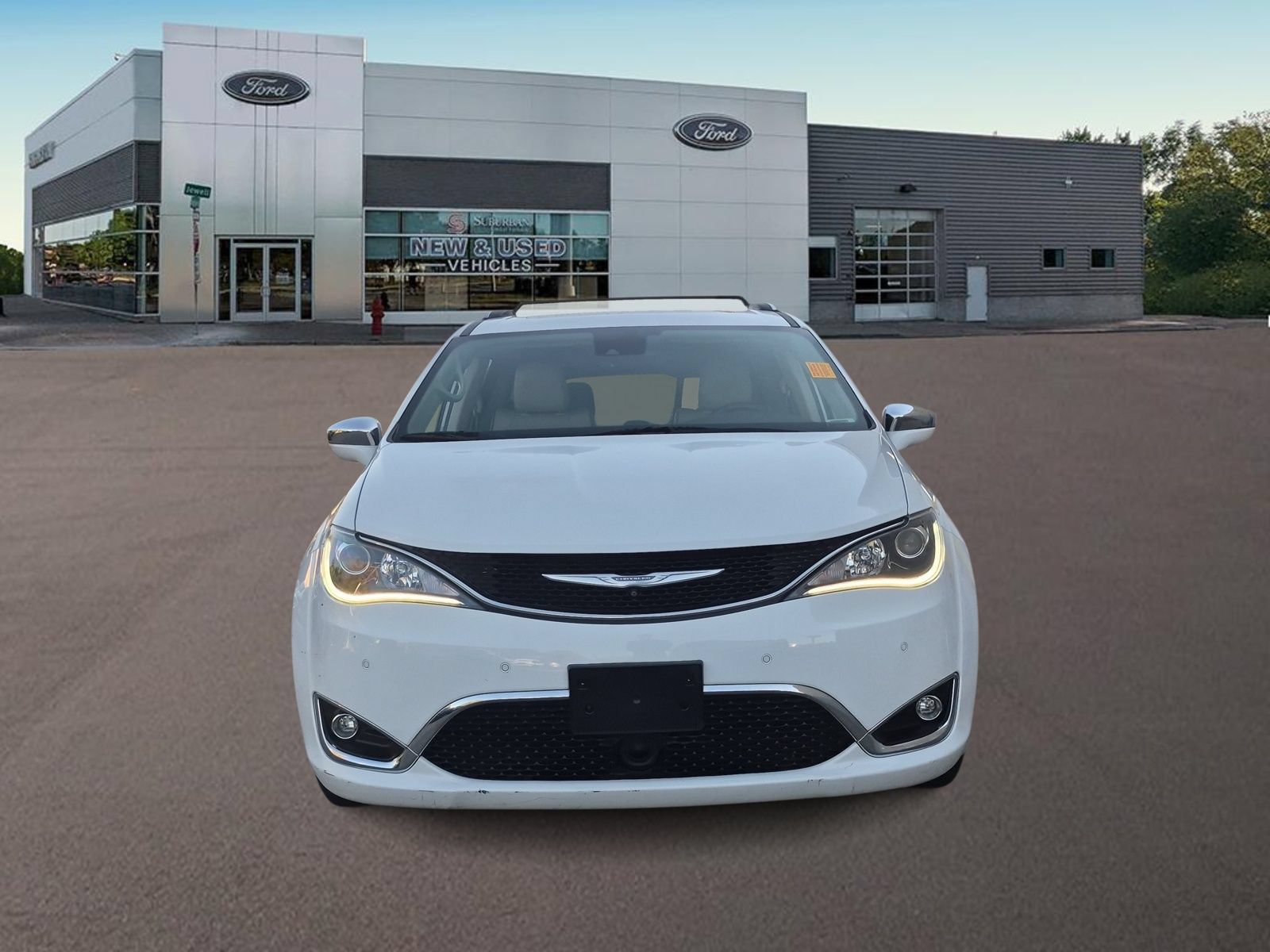 Used 2017 Chrysler Pacifica Limited FWD image 3