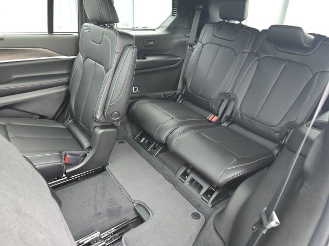 New 2025 Jeep Grand Cherokee L Limited w/ Luxury Tech Group II image 23