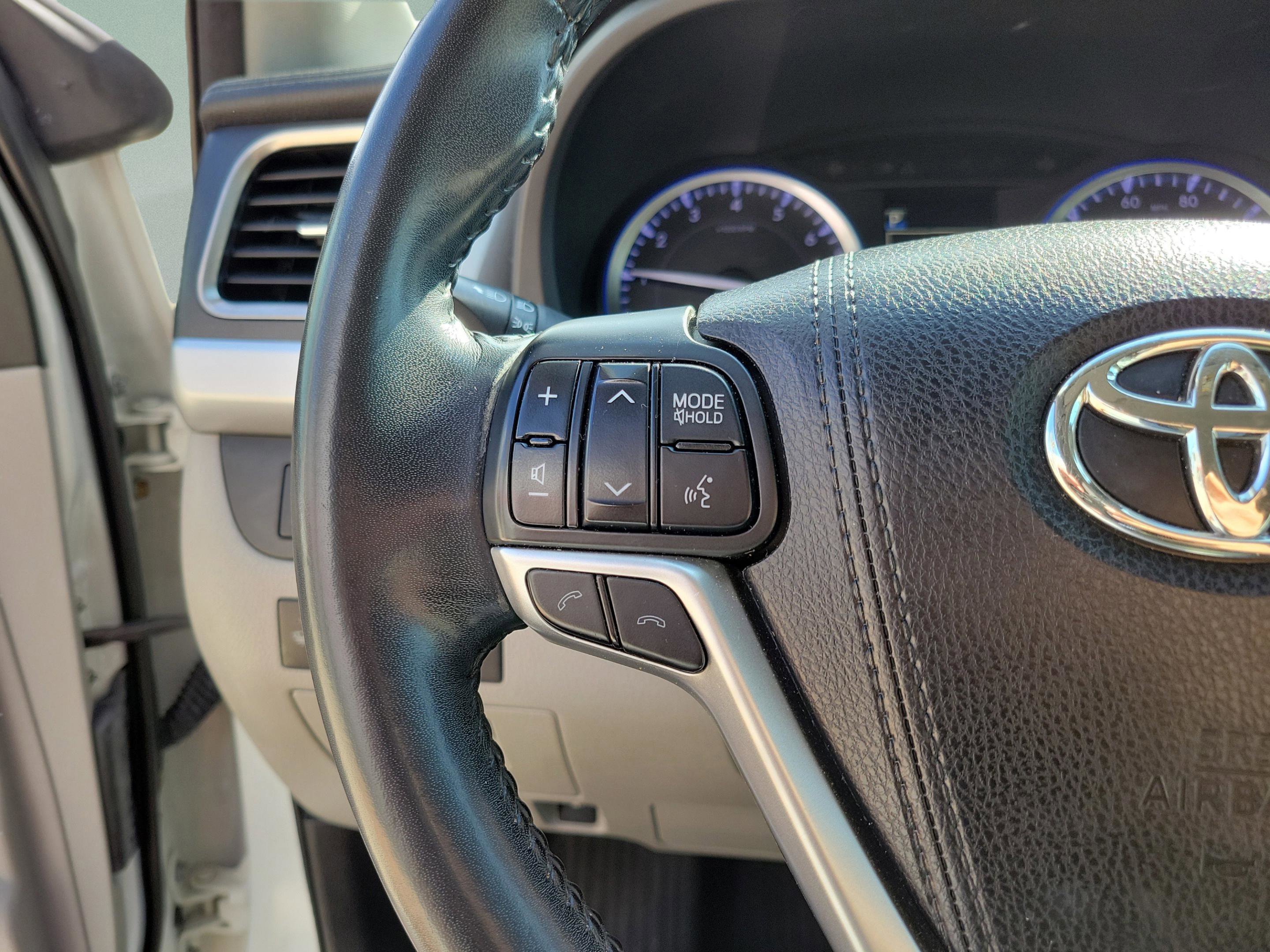 Used 2018 Toyota Highlander XLE FWD image 22
