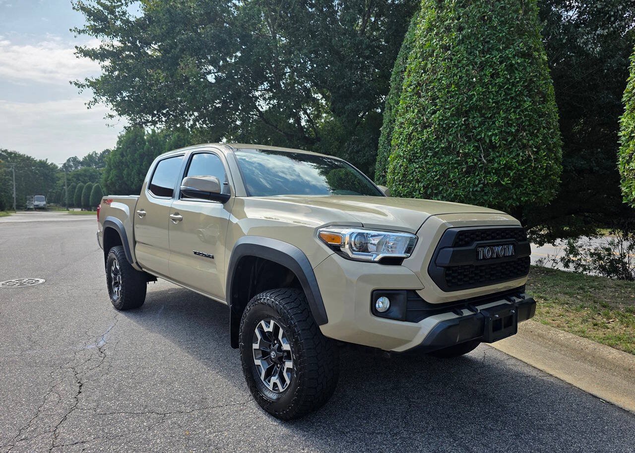 Used 2019 Toyota Tacoma TRD Off-Road AWD/4WD image 9