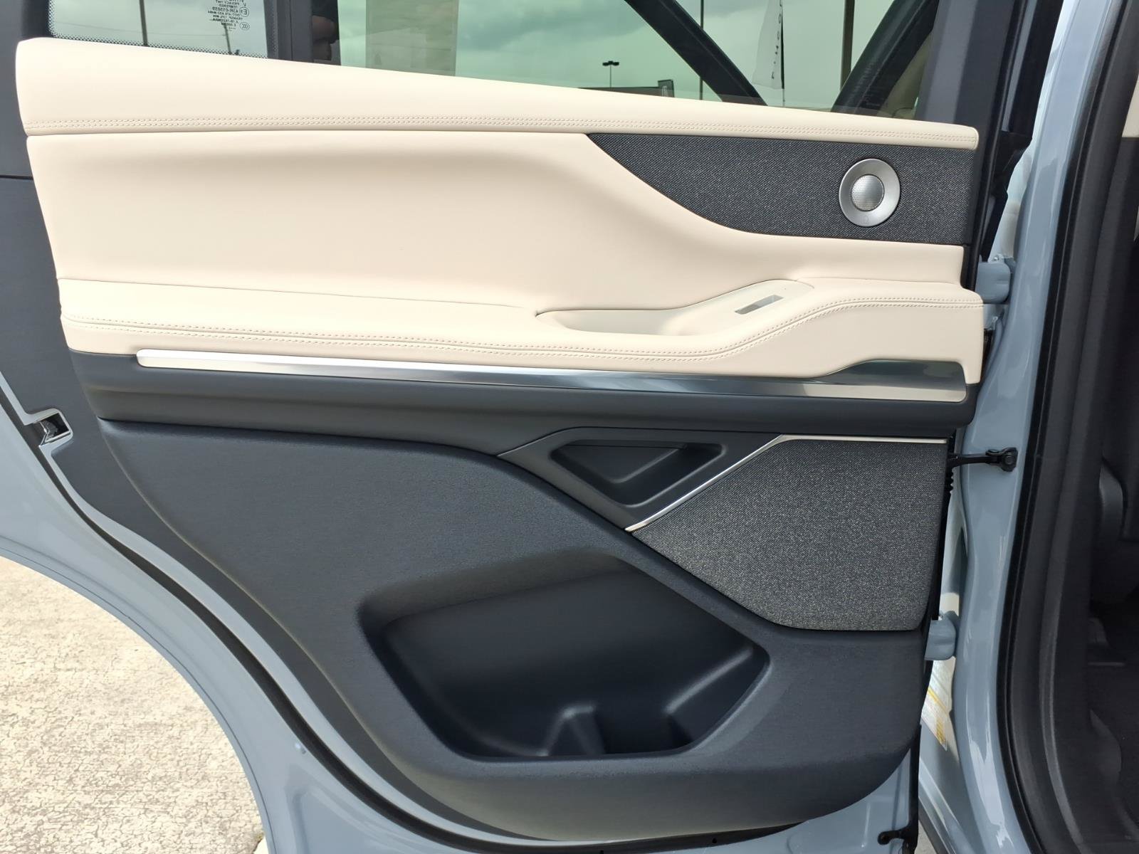 New 2027 Lincoln Navigator Reserve AWD/4WD image 13