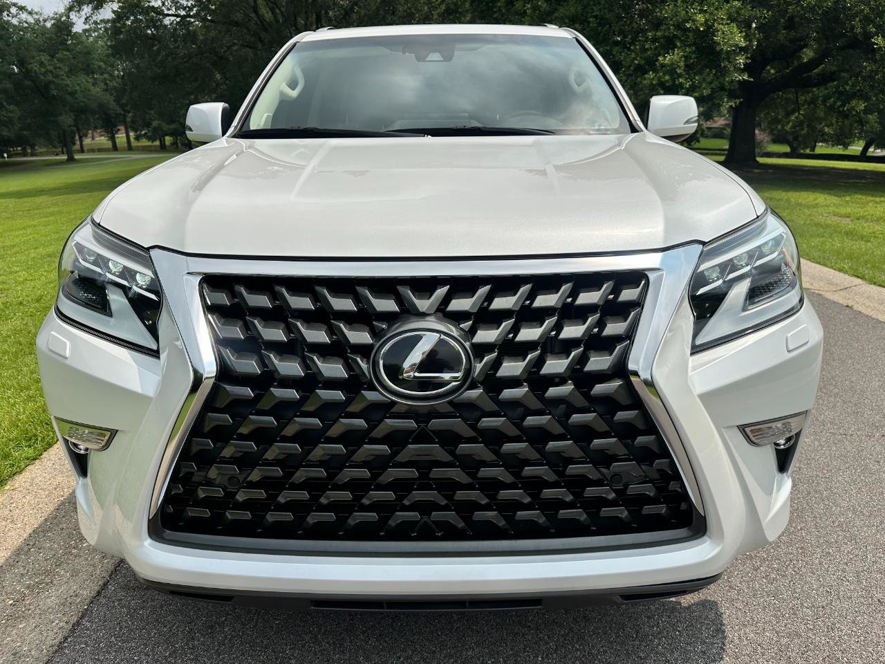 Used 2023 Lexus GX 460 Premium w/ Premium Package AWD/4WD image 2