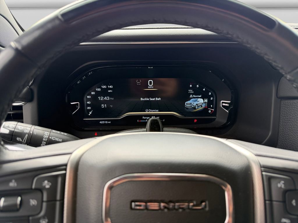 Used 2023 GMC Yukon Denali w/ Advanced Technology Package image 17