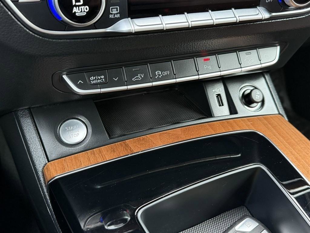 Used 2022 Audi Q5 e Premium w/ Convenience Package image 32