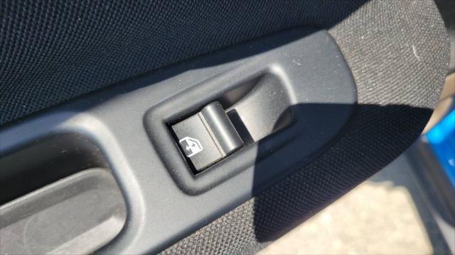 Used 2015 Jeep Renegade Latitude FWD image 14
