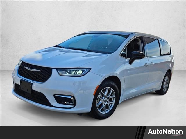 Used 2024 Chrysler Pacifica Touring-L image 1