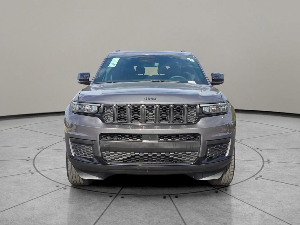 Used 2024 Jeep Grand Cherokee L Laredo image 3