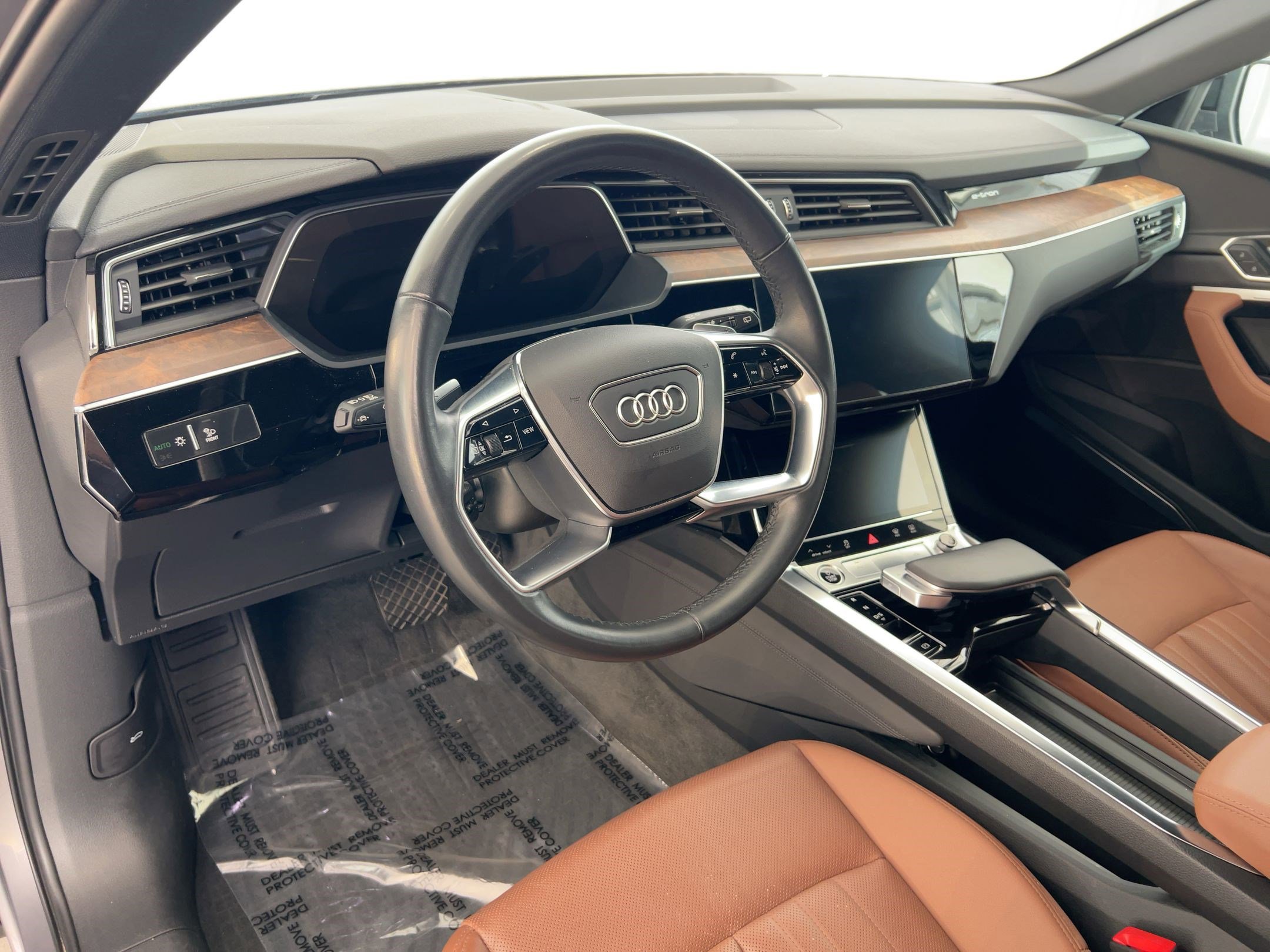 Used 2022 Audi e-tron Premium Plus w/ Premium Plus Package image 4