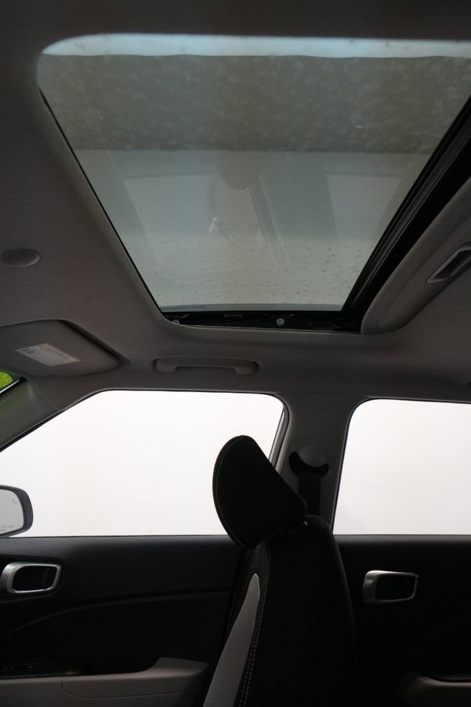 New 2025 Hyundai Venue SEL image 48