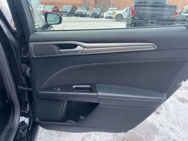 Used 2017 Ford Fusion SE w/ Fusion SE Technology Package image 13