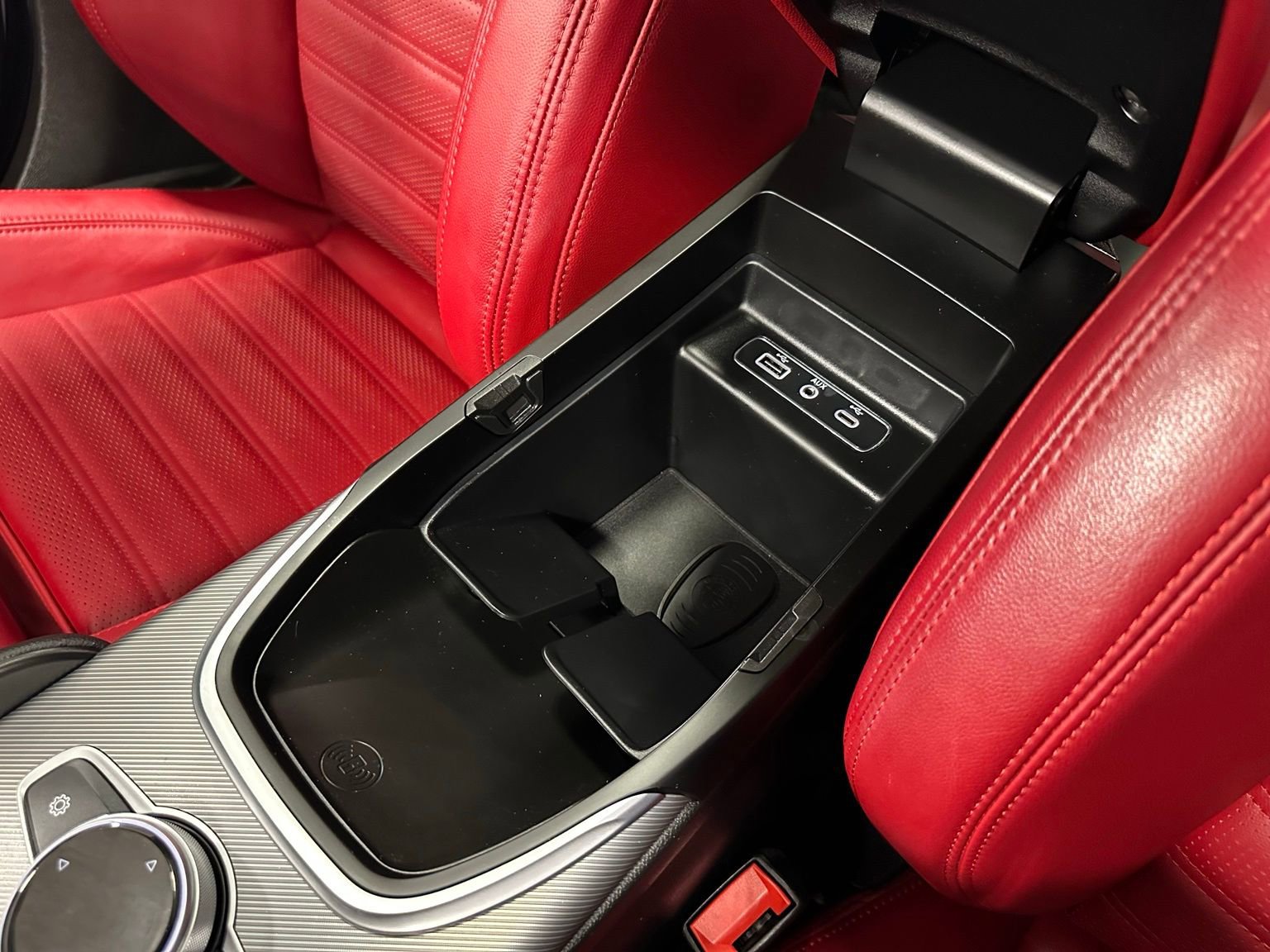 Used 2024 Alfa Romeo Giulia Veloce image 31